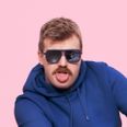 Tobias Dybvad vil gerne sætte pris på livet og ser det med positive briller i sit show "Levemand". Pressefoto