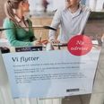 Denne seddel hang i vinduet, da kunde Anne Hansen kom forbi for at ordne nogle bankforretninger. Foto: Anne Frank Henriksen
