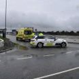 Politiet spærrer for adgang til lufthavnen.
