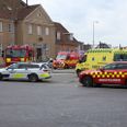 Politi, beredskab og redningsmandskab er til stede ved Glostrup Station efter en person er blevet påkørt af et tog. Foto: Presse-fotos.dk.