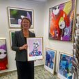 »I gennem længere tid har jeg ledt efter et passende showroom til de tilknyttede kunstnere. Og da jeg bor i Thorsager, og da der kom et passende lokale ledigt, slog jeg til,« forklarer Maria Mølgaard i centrum af sit fine Galleri Thorsager. Foto: Lars Norman Thomsen
