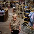 Helle Bandholtz Madsen, som ejer tøjbutikken Mrs. Jones i Hadsten, fortæller, at black friday får kunderne til at holde igen med at handle i resten af måneden. Det er en af flere årsager til, at hun boykotter black friday. Arkivfoto: Christina S. Johansen