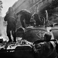 The Museum of Decorative Arts in Prague udstiller fotos, der er udvalgt mellem museets 100.000 genstande. Billedet her hedder invasion. Foto: Josef Koudelka