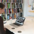 Det blev en mærkværdig afslutning på eksistensen for Djursland Lilleskole, da skoleeder og stifter af skolen Kristina Holt måtte tage afsked med eleverne på et digitalt fællesmøde. Foto: Djursland Lilleskole