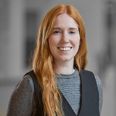 Camilla Engholm (V): »Hvis ikke engang Socialdemokratiets egne politikere i Syddjurs mener, at 14 elever er den rigtige løsning – hvorfor skal resten af landet så tro på det?« Foto: Syddjurs Kommune