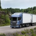Den tunge trafik larmer for meget, mener Karen Trolle Schütter fra Veng. Arkivfoto