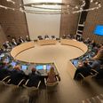 Forslag om deltidspasning blev debateret i 40 minutter i byrådssalen. Arkivfoto