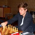 Jonas Bjerre præsterede ved EM sidste år at spille uagjort mod verdens i særklasse stærkeste spiller, norske Magnus Carlsen. Arkivfoto: Claus Qvist Jessen.