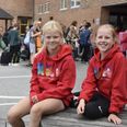 Sara Guldager (tv.) og Augusta Norsk har begge været glade for at hjælpe til som frivillige på Holme Skole.