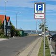 Skiltning om de tre timers parkering står kun når man kører ind på havneområdet, man ser det ikke på pladsen, når man skal parkere. Privat foto.