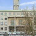 Erhvervsafdelingen i EDC Poul Erik Bech i Aarhus får fremover udsigt til Aarhus Rådhus.