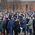 Politiet vurderer, at omkring 1.000 mennesker deltog ved demonstrationen i Musikhusparken i Aarhus. Som det kan ses på billede, var det langt fra alle, der havde mundbind med.