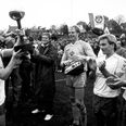 AGF-anfører Lars Lundkvist løfter DM-pokalen i 1986. Arkivfoto: Bo Svane