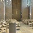 Højvangen Kirke er snart klar til indvielse. Det sker første søndag i advent, hvor menighedsrådet byder 350 gæster indenfor til indvielsesgudstjeneste. Pressefoto.