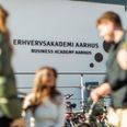 2.365 unge vil fra august og i årene frem suge viden til sig på Erhvervsakademi Aarhus og gøre sig klar til at træde ud på arbejdsmarkedet. Foto: Erhvervsakademi Aarhus.