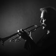 Som gæstesolist medvirker den ungarskfødte stjernetrompetist Gábor Tarkövi, som er professor i Berlin og i en længere årrække har været solotrompetist i Berliner Philharmonikerne. Koncerten dirigeres af Henrik Vagn Christensen.