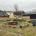 Lilleåskolen i Laurbjerg har både plads og en velegnet beliggenhed tæt ved natur i rolige omgivelser til at rumme en afdeling for vidtgående specialundervisning. Arkiv: Pressefoto