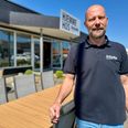 Det er blot to år siden, Hjemme Hos Bolig Nyt åbnede forretningen på Trekanten, men nu er Thomas Krogh Brink og resten af holdet klar til at rykke videre til nye lokaler. Foto: Simon Carlson