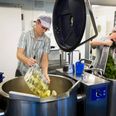 Forkogte kartofler og grøntsager - det er ingredienserne i et storkøkken, når der laves mad til ældre. Nu er det slut med samarbejdet på området mellem Randers og Norddjurs.