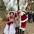 10-årige Vilde Tarby fra Auning skal en tur til Disneyland i Paris, efter hendes spontane video gik viralt. Det er næsten som et juleeventyr, konstaterer hendes overvældede far. Privatfoto