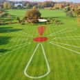 Dronebillede af den store kridtblomst i Mindeparken. Foto: Turf Tank