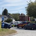 Ulykken skete i ABC Lavpris-rundkørslen ved Hobrovej og Ringboulevarden. Foto: Presse-fotos.dk