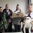 Tre af de seks unge, der har igangsat projektet sammen med Pernille Gotland Juul(yderst til højre), som er daglig leder af Nøglen. Fra venstre mod højre er det Louise Larsen, Lasse Thystrup og Julie Dam Lowe.
