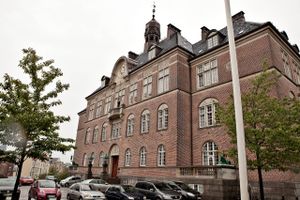 Sidste år blev sagen om en stjålet fodboldtrøje afsluttet, men sagen skal nu gå om for retten i Aarhus.
