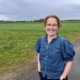 Susanne Borg Bakmann Salling er ikke begejstret for den nuværende proces med overskriften Fremtidens Folkeskoler. Hun mener, at den i høj grad er med til at spille byerne Allingåbro, Vivild og Ørsted ud mod hinanden. Privatfoto