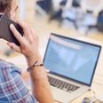Man skal ALDRIG udlevere personlige informationer over telefonen, fortæller Østjyllands Politi. Modelfoto: Adobe Stock