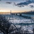 Storebæltsbroen fra Sjælland, fredag den 22. december 2023. Kødannelse efter uheld på Storebæltsbroen. Storebæltsbroen har været lukket tidligere på dagen i forbindelse med stormen Pia. (Foto: Thomas Traasdahl/Scanpix 2023)