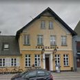 Kvinde flygtede ind på Færgekroen i Grenaa efter overfald.