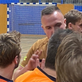 Magnus Tvilling Rasmussen stikker ikke op for bollemælk, når gemytterne koger, som her ved sidste års Brix Cup i Auning Idrætscenter. Nu får han fornøjelsen af at dømme de brasilianske futsalartister lørdag 7. november i Arena Nord, Frederikshavn. Arkivfoto: Lars Norman Thomsen