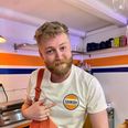Gulf inspirationen gør sig ikke kun gældende på væggene, men også i uniformen. Privatfoto