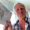 Klavs Bryld fra Enhedslisten Grenaa mener, at nu må der skrides til handling for at sikre drikkevandet. Her med et kort fra GEUS, der viser, at nitratindholdet i vandet omking Grenaa er stort. Privatfoto