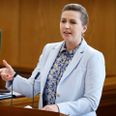 Regeringen forbereder sig på stigende coronasmitte til efteråret, forklarede statsminister Mette Frederiksen (S) inden Folketingets afslutningsdebat mandag. Foto: Jens Dresling.