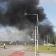 Det er kraftig, sort røg, der kommer fra en brand ved en industribygning. Foto: Presse-fotos.dk
