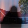 Forholdene i Florahuset ved Skanderborg er så kritisable, at de ikke bør tage sig af børn og unge, fortæller tidligere medarbejdere. Socialtilsynet vil fratage dem tilladelsen til at drive institution. - Foto: Foto: TV2 Østjylland/