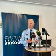 Efterforskningsleder Flemming Nørgaard kunne torsdag formiddag fortælle nyt i sagen om 21-årige Søren Koch, som blev uskyldigt offer for skud. Natten til 8. marts 2022 fandt politiet ham dræbt af skud i sin bil i Viby. Siden da har en intens efterforskning af drabet været i gang. Foto: Simon Carlson