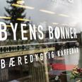 Henrik Windbirk, indehaver af Byens Bønner på Bytorvet i Ry inviterer til chokoladesmagning 28. marts. Foto: Per Bille