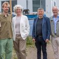 Rejsegildet for de nye ejerlejligheder ved havnefronten i Ebeltoft med bygherre Claus Søgaard Poulsen (th.) som vært trak tre af byens største kulturaktører til begivenheden. Fra venstre er det Kristian Krog, Maltfabrikken, Mikkel Hammer Elming, Glas, og Anne-Marie Dohm, Fregatten Jylland. Alle tre har ydet et stort bidrag til udviklingen af Folkeparken i samarbejde med kommunen, her repræsenteret ved Ole S. Hansen (S). Foto: Lars Clement