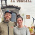 Morten Aamand og Freja Delgado flyttede til den samme lille by, som Freja er vokset op i. Morten selv er fra Skanderborg, og når han besøger sine forældre i barndomshjemmet, har han altid cyklen med. Privatfoto.