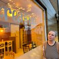 Tina Andersen åbnede Kreakaj i Søgade i Grenaa for en lille måned siden. Her har hun skabt et sted med kreativiteten og fordybelsen som mål. Foto: Simon Carlson