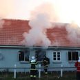 Efter det drabene satte de dømt ild i ofrenes ejendomme. Her fra Ruds Vedby. Foto: Presse-fotos.dk.