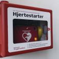 Fire lokale foreninger har fået en ny hjertestarter.