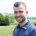 Kontrasten er stor for Nick Zimmermann. Den ene dag nyder han familielivet og udsigten i Hald, mens han driver politik. Den næste dag knokler han på Christiansborg og bor i en lejlighed 'blandt hippier og alt for rige mennesker' og driver politik. Foto: Kian Johansen
