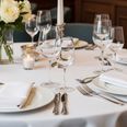 Uudnyttede bord er en dyr affære i restaurationsbranchen. Arkivfoto: Adobe Stock