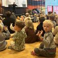 Fra "De Små Synger Sammen Dag" i Sløjfen i Hadsten. Foto: Favrskov Musikskole