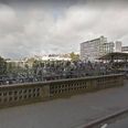Røveriet fandt sted ved cykelstativerne udenfor Aarhus Banegård. Foto: Google Street View