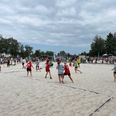Juniorklubben vil blandt tilbyde padel, tennis, beach-håndbold og bålhygge. Arkivfoto.